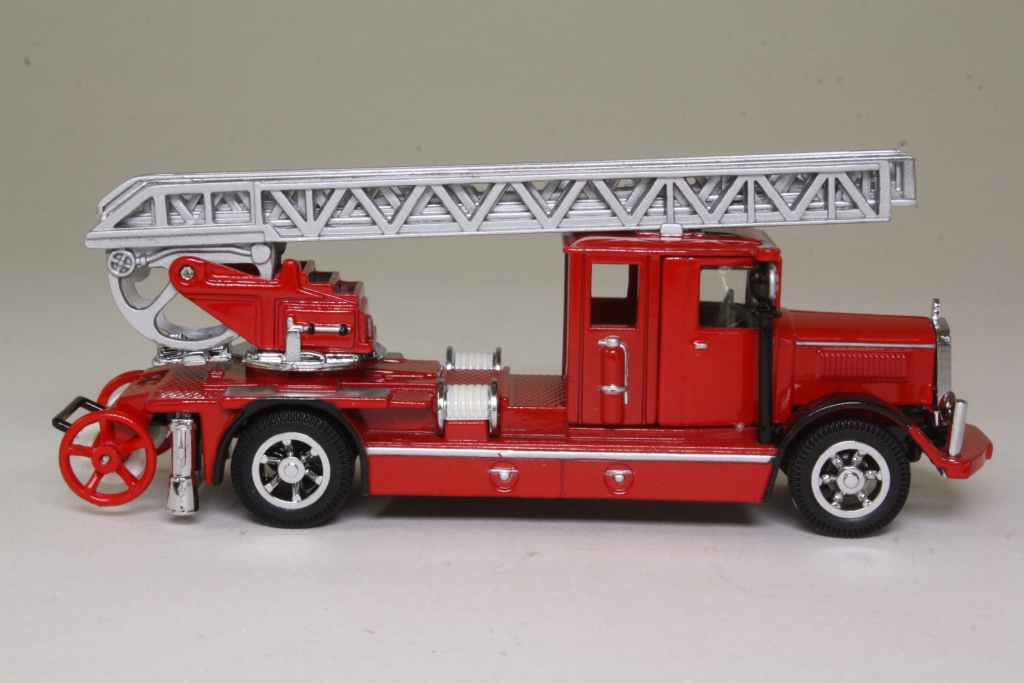 Matchbox Collectibles YFE05; 1932 Mercedes-Benz Ladder Truck